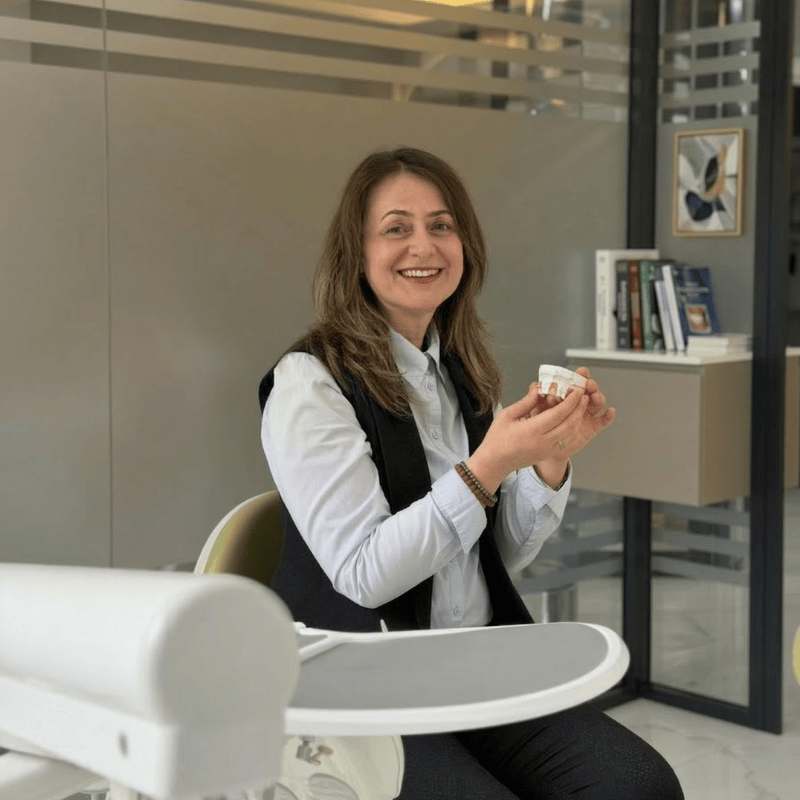 Diş Hekimi Nebahat Bilge - Küçükyalı Diş Kliniği
